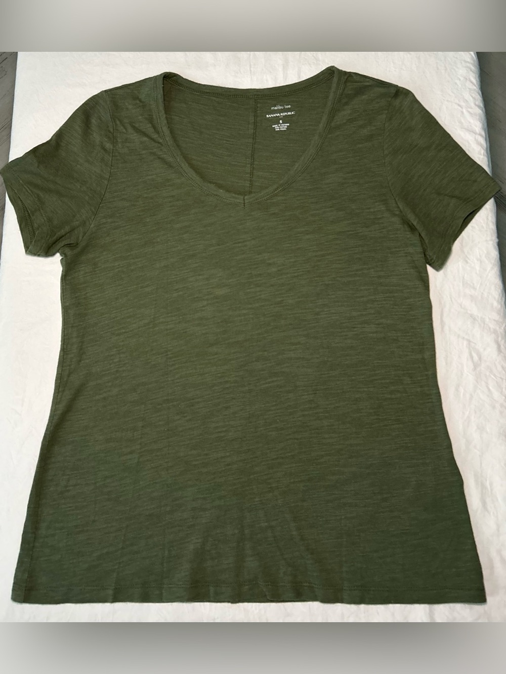 Banana Republic Olive Green Malibu Slub V-Neck Tee Shirt S